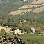 Leila * Penna San Giovanni
