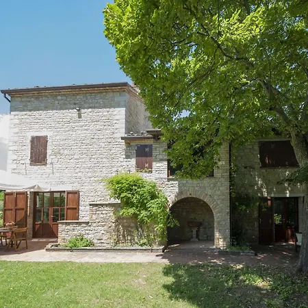 Leila * Penna San Giovanni